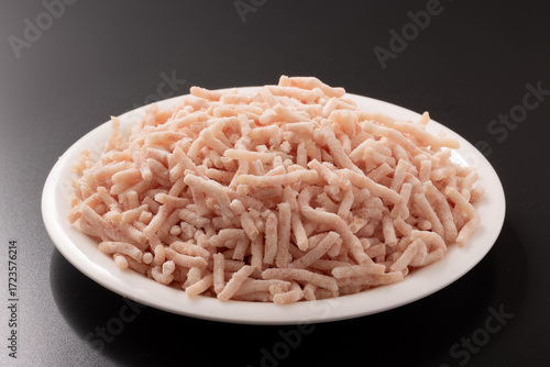 ［岩手県産］若鶏　もも　挽き肉　（冷凍）