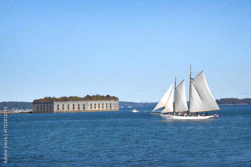 Fototapeta premium Deteriorating Fort Gorges in Casco Bay