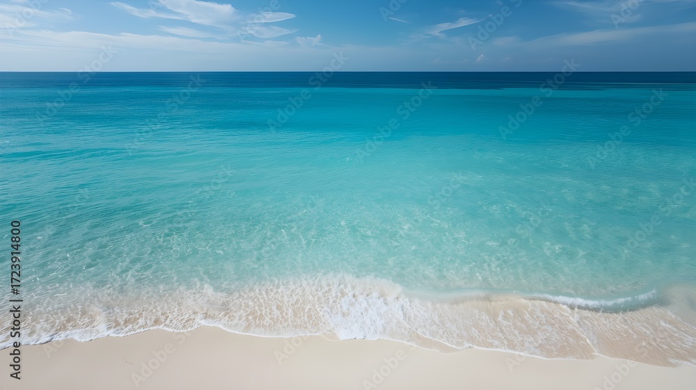 Fototapeta premium Serene Blue Ocean Horizon View