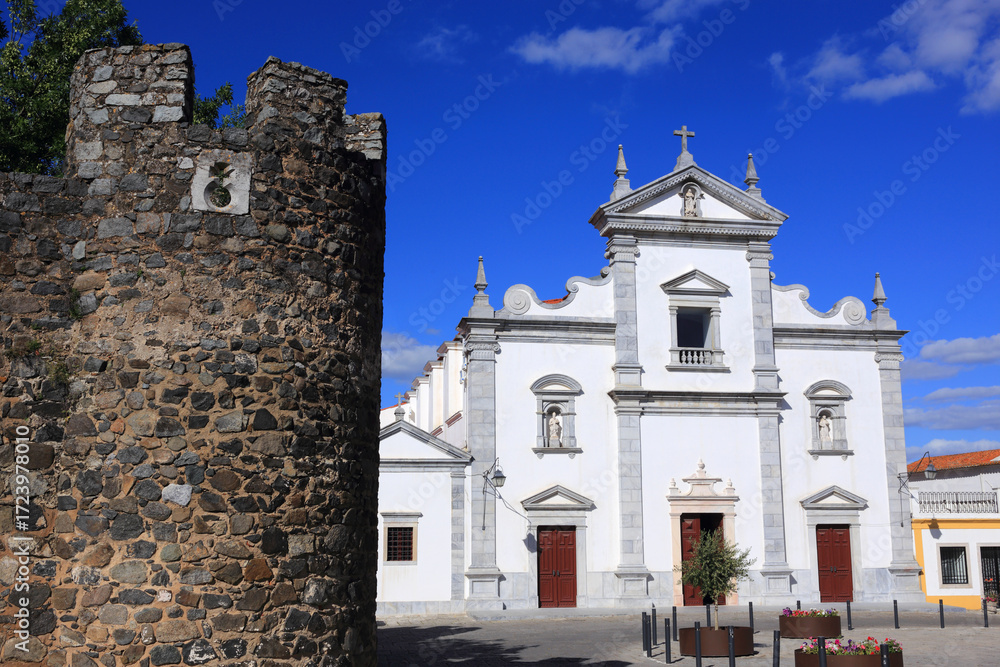 Fototapeta premium Portugal, Alentejo region, Beja. Historical centre of Beja with details of the exterior of the medieval castle and the Baroque styled Cathedral.