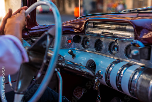 Quadro em tela Vintage classic American car in Havana, Cuba