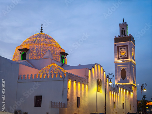Majestic Djamaa el-Djedid Mosque at Dusk: A Blend of Ottoman Heritage and Algiers City Life