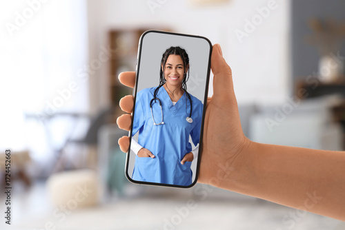 Woman with blank mobile pho...