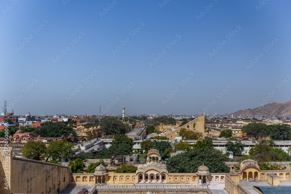 Obraz premium Historic Palace Courtyard, Rajputana Architecture, Cityscape, and Distant Hills