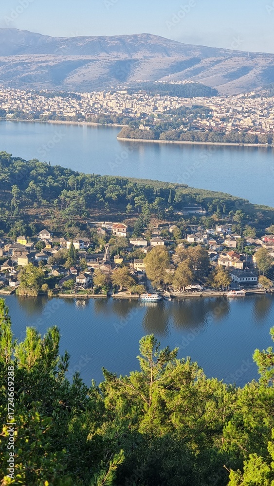 Fototapeta premium ioannina city and lake in the mornign