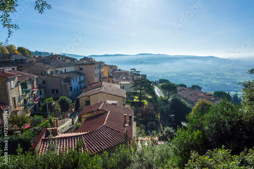 Bild auf Leinwand View from Cortona towards the Tuscan valley beneath, on a clear morning with blu
