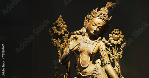 Foto Goddes Tara Also Known As Jetsun Dolma Is Important Female Buddha In Buddhism, Especially Revered In Vajrayana Buddhism And Mahayana Buddhism