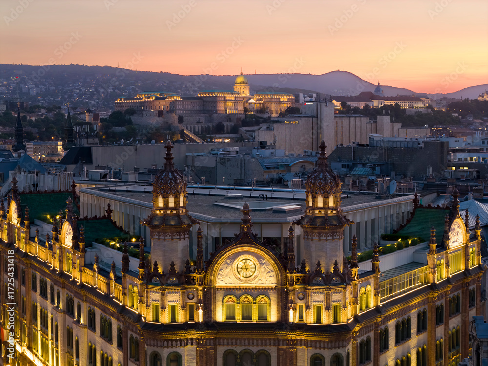 Obraz premium Front of the Parisian passsage (hungarian name is Parizsi udvar) is an unique hotel, restaurant and bar in the capitol of Hungary.