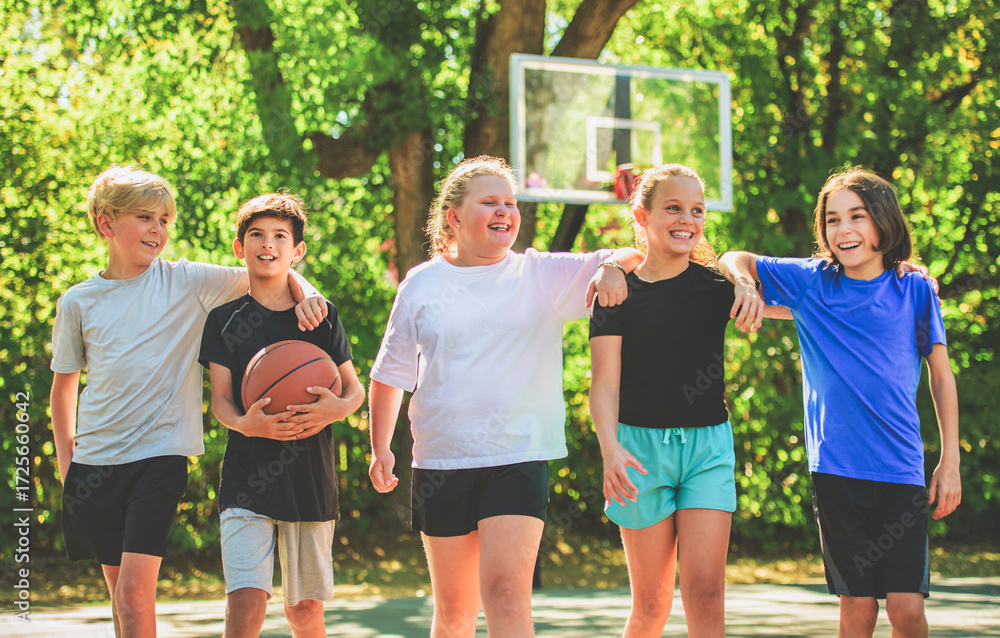 Obraz premium teens in sportswear playing basketball game outside together