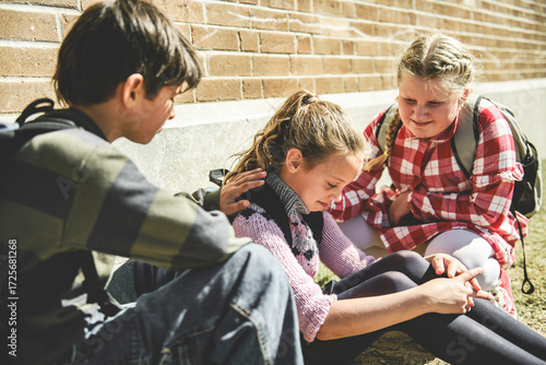 Φωτογραφία sad moment Elementary Age Bullying in Schoolyard