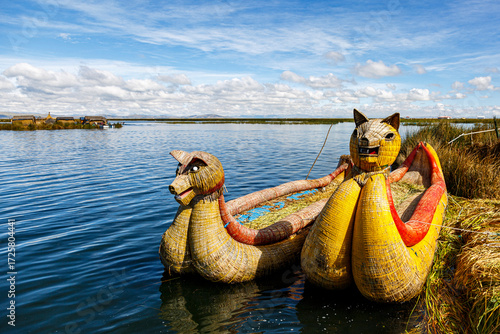 Photos Traditional totora reed boats in the lake Titicaca