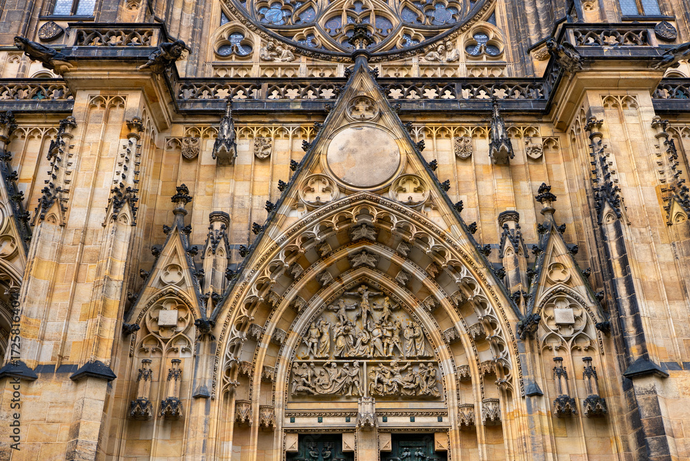 Obraz premium Gothic Saint Vitus Cathedral in Prague Castle.