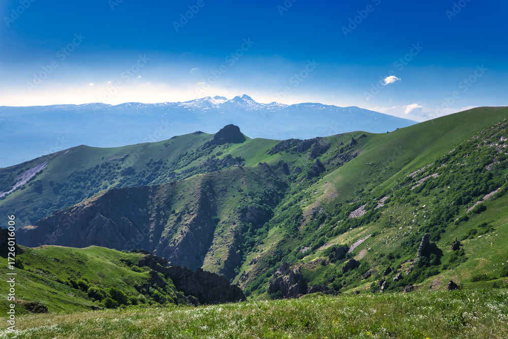 Obraz premium Beautiful view of a mountain range in Armenia, perfect for travel, tourism, adventure, and nature themes.