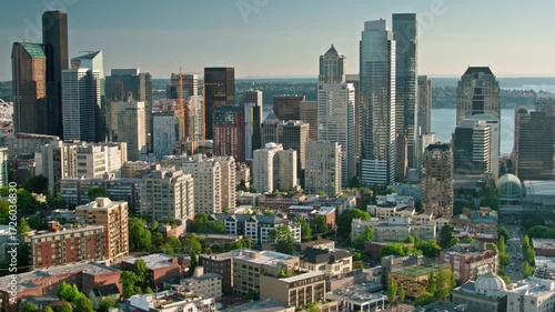 Wallpaper Mural Seattle skyline towers over the city with a view of the puget sound Torontodigital.ca