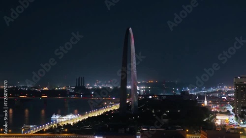 Wallpaper Mural The gateway arch stands tall against the night sky in st louis Torontodigital.ca