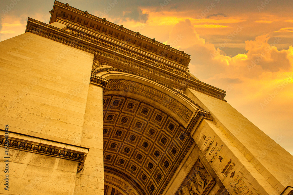 Obraz premium Arco de triunfo, París, Francia, símbolo de la revolución francesa.