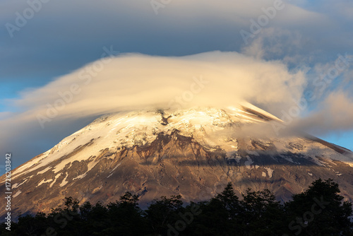 Cumbre del volcán Osorno nublado