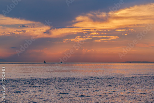 夕焼けと海