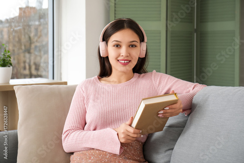 Beautiful young Asian woman...