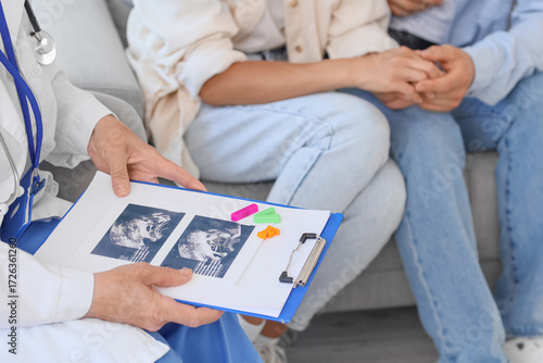 Female fertility doctor wit...