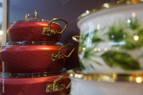 Schilderij op canvas A set of pots for cooking hot dishes.  Sale of dining items.