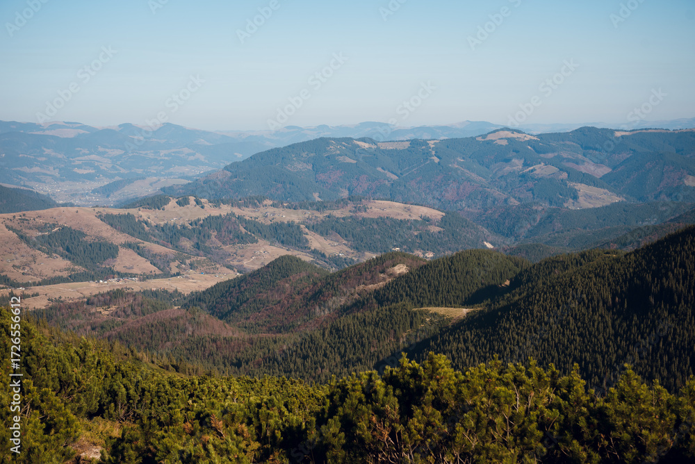 Naklejka premium Scenic Mountain and Hill Landscape