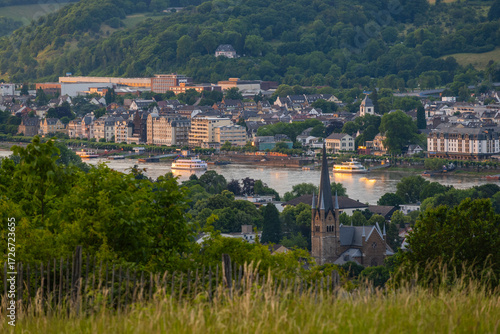 Blick vom Rodderberg auf die Rheinpromenade in Königswinter
