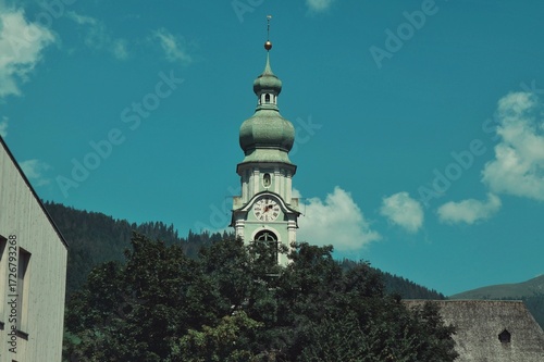 Campanario de una iglesia alpina