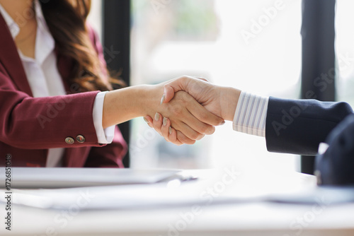 Schilderij op canvas Business handshake for teamwork of business merger and acquisition,successful ne