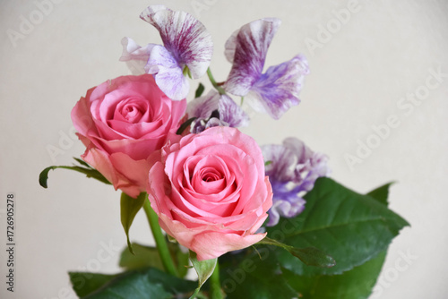 薔薇とスイートピー