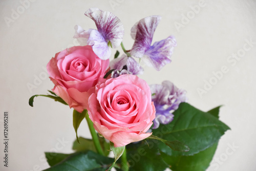 薔薇とスイートピー