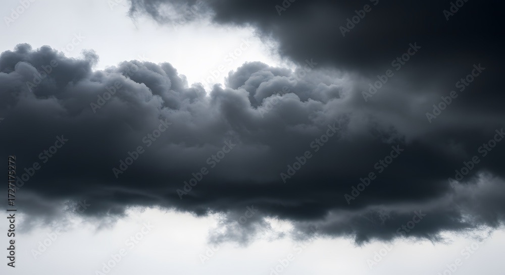 Obraz premium Dramatic dark clouds filling the sky, heralding a coming storm.