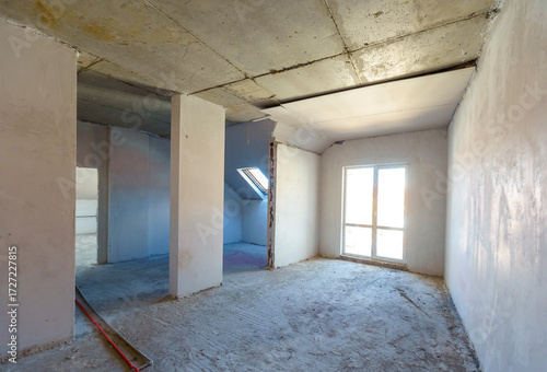 Fotografie Apartment in new building for fine finishing on attic floor