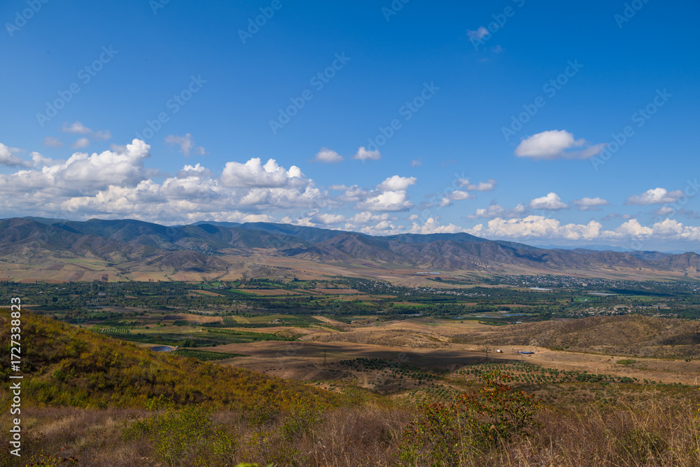 Obraz premium Amazing landmark with settlements and mountains and cloudy sky at Armenia-Georgia state border