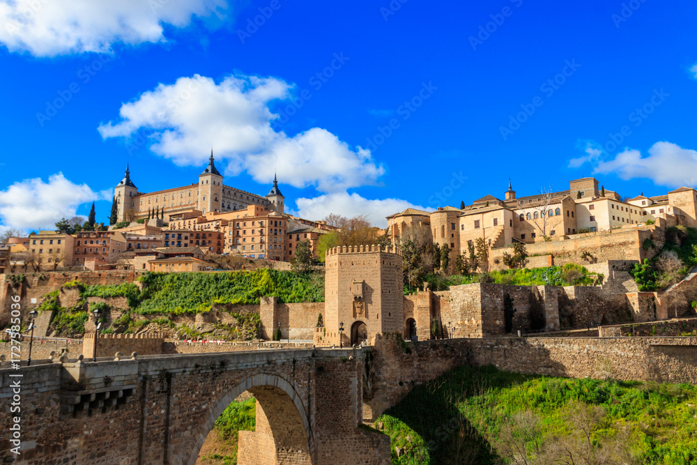 Fototapeta premium View in the old city of Toledo, Spain