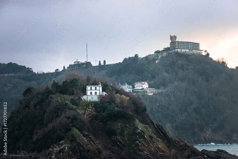Obraz premium Santa Clara island at Kontxa bay in Donostia-San Sebastian, at the Basque Country.