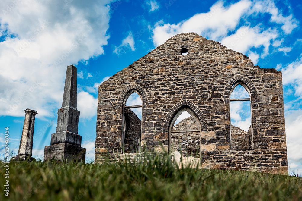 Naklejka premium Abandoned Old Cemetery Ruins in Quebec, Canada