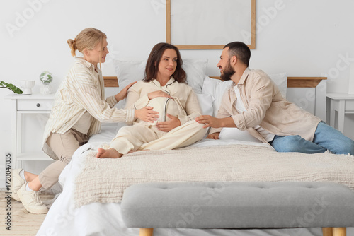 Young happy pregnant woman ...