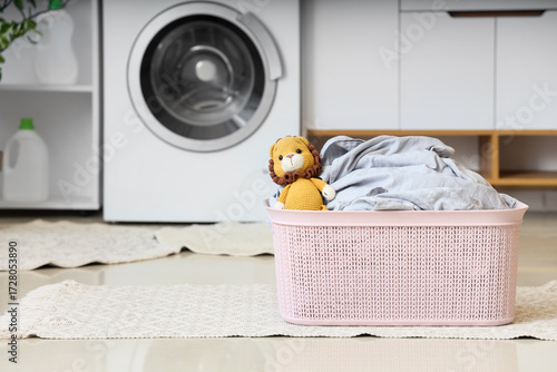 Laundry basket with toy lio...