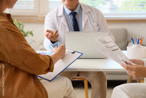 Tableau sur toile Young lesbian couple visiting fertility doctor about IVF in clinic