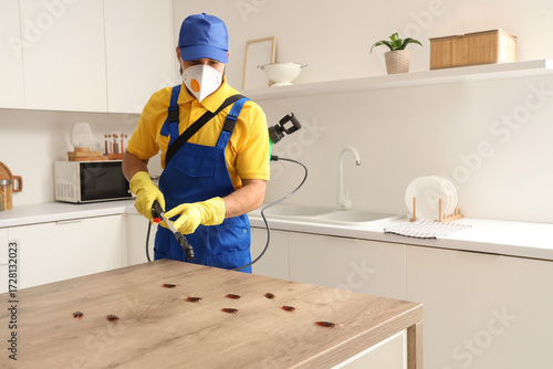 Male pest control specialis...