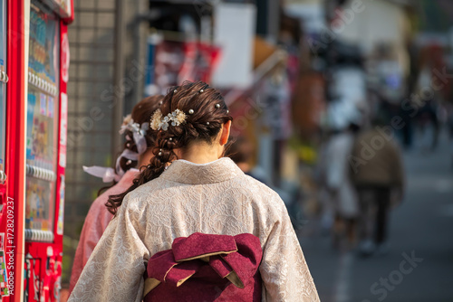 Japanese women in Kimono walk to Kiyomizu-dera temple, Kyoto