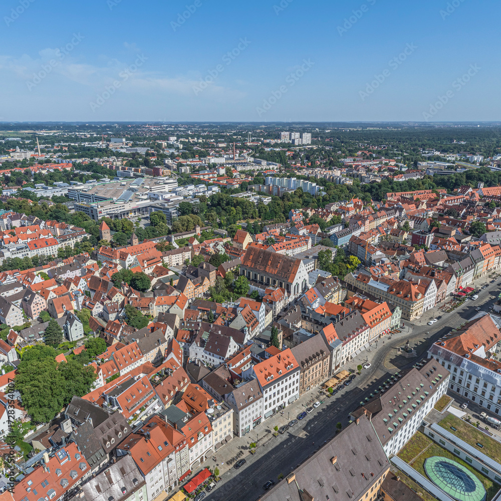 Obraz premium Die Innenstadt von Augsburg in Bayerisch-Schwaben von oben, Blick in die Maximilianstraße