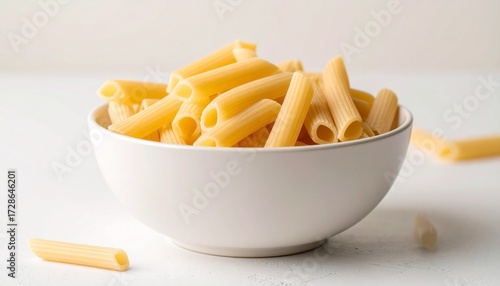 Generated image ciotola bianca con pasta su sfondo bianco generato con ia
