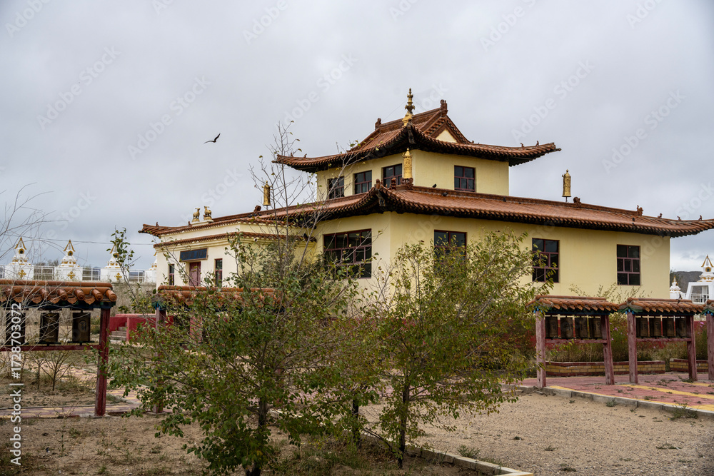Fototapeta premium A Buddhist temple against the backdrop of the steppe and mountains on an autumn day in Mongolia.