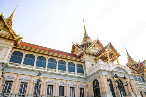 Wallpaper Mural The Grand Palace was built same time as Bangkok. royal residences include Dusit Maha Prasat Throne Hall, Aphorn Phimok Prasat Throne Hall, Phiman Rattaya Throne Hall, Chakri Maha Prasat Throne Hall. Torontodigital.ca
