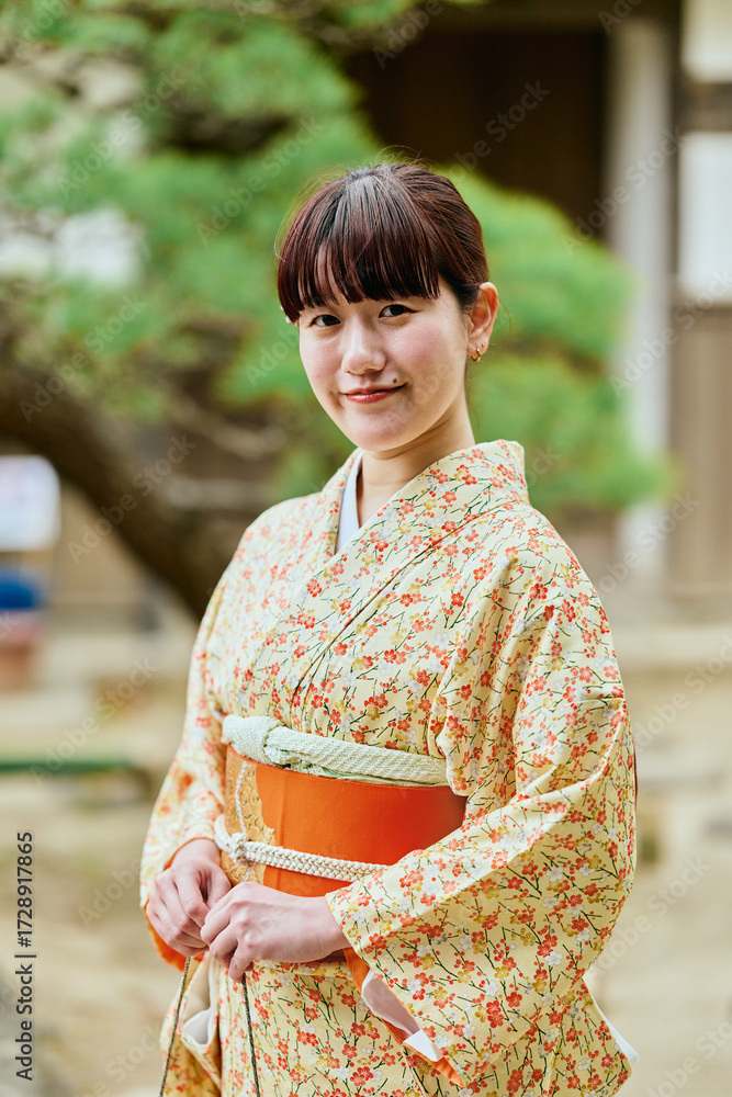 Fototapeta premium 着物姿の若い女性