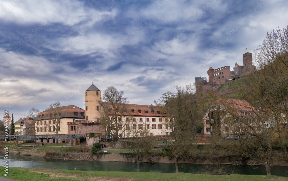 Fototapeta premium Die malerische Stadt und Burg Wertheim am Zusammenfluss von Main und Tauber