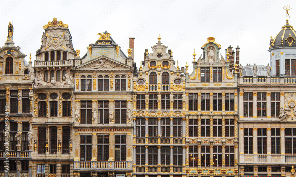Obraz premium Historic Architecture and Grand Place Buildings in Brussels, Belgium