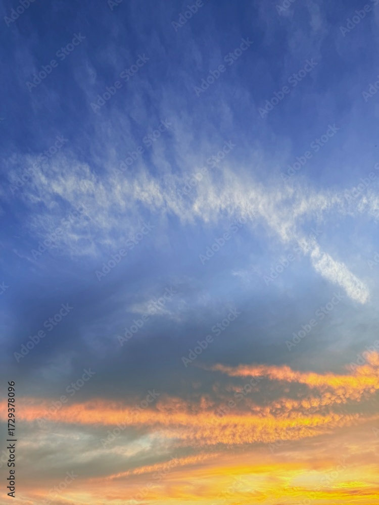 Obraz premium fantastic sunset sky background, colorful cloudy sky